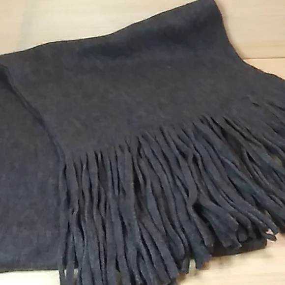 Lucky Brand Dark Gray Scarf 18 x 90 inches including the fringe. NWT - Picture 6 of 7